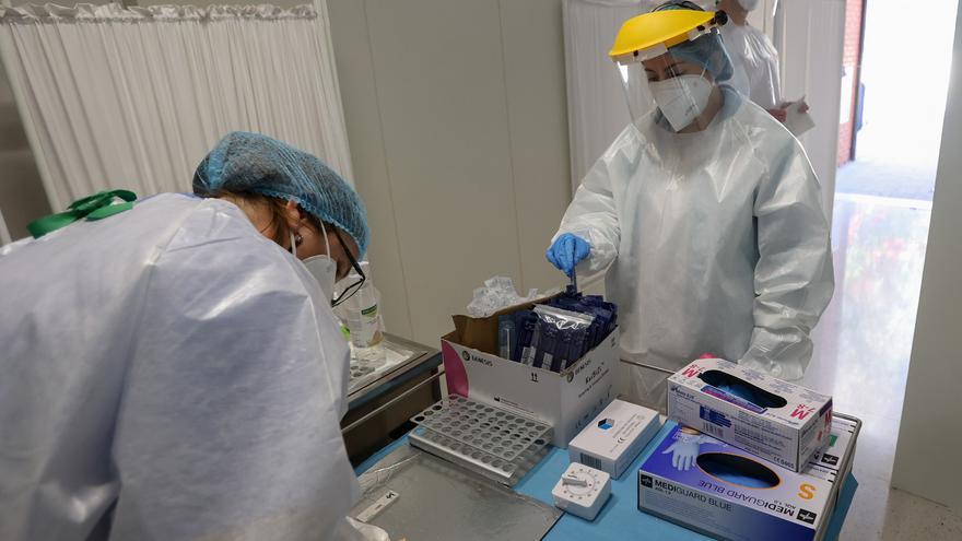 Los médicos de Alicante exigen a Sanidad test rápidos de gripe y covid en las consultas