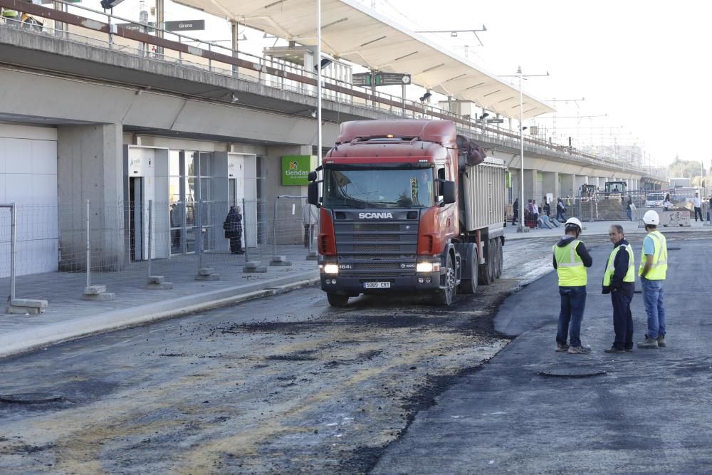 Obres a les andanes de l'estació de Renfe i al parc Central