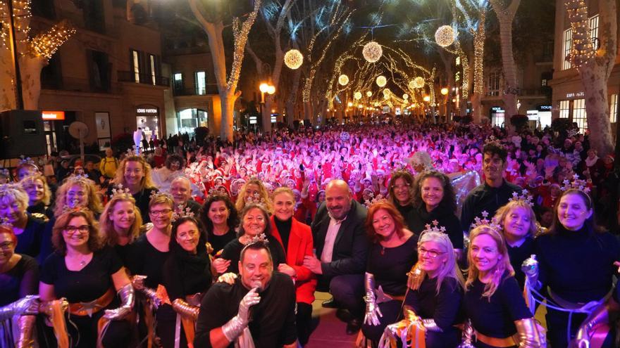 El alcalde de Palma asiste a una jornada de baile en línea en el Paseo del Born