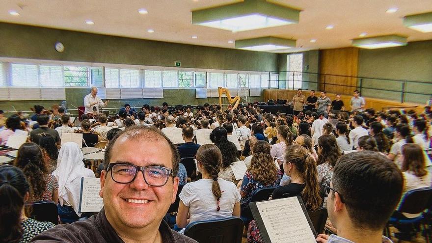 Pedro Monty acompaña al Papa León XIV en su multit