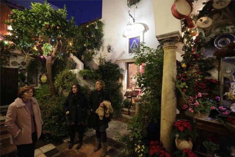 Fotogalería de pasacalles y navidad en los patios