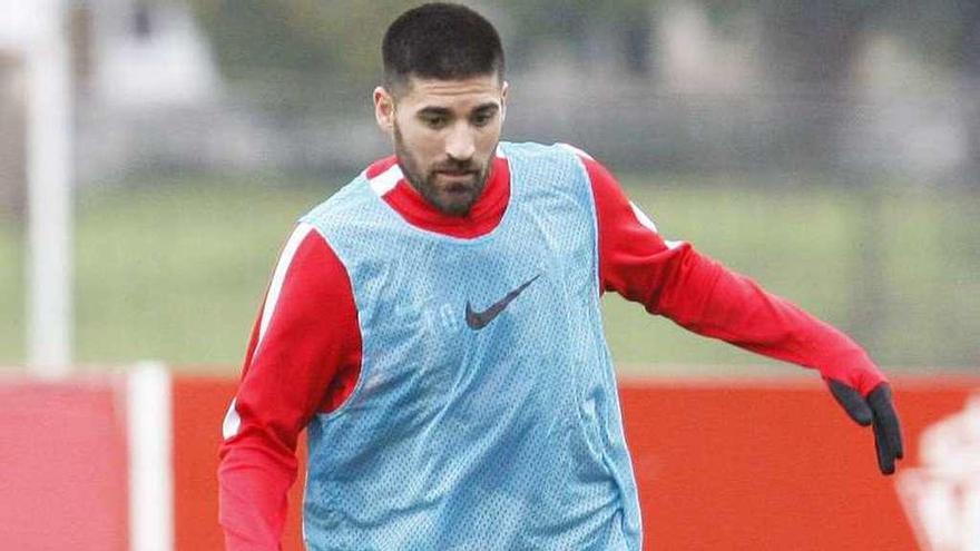 Carmona, en el entrenamiento de ayer en Mareo.