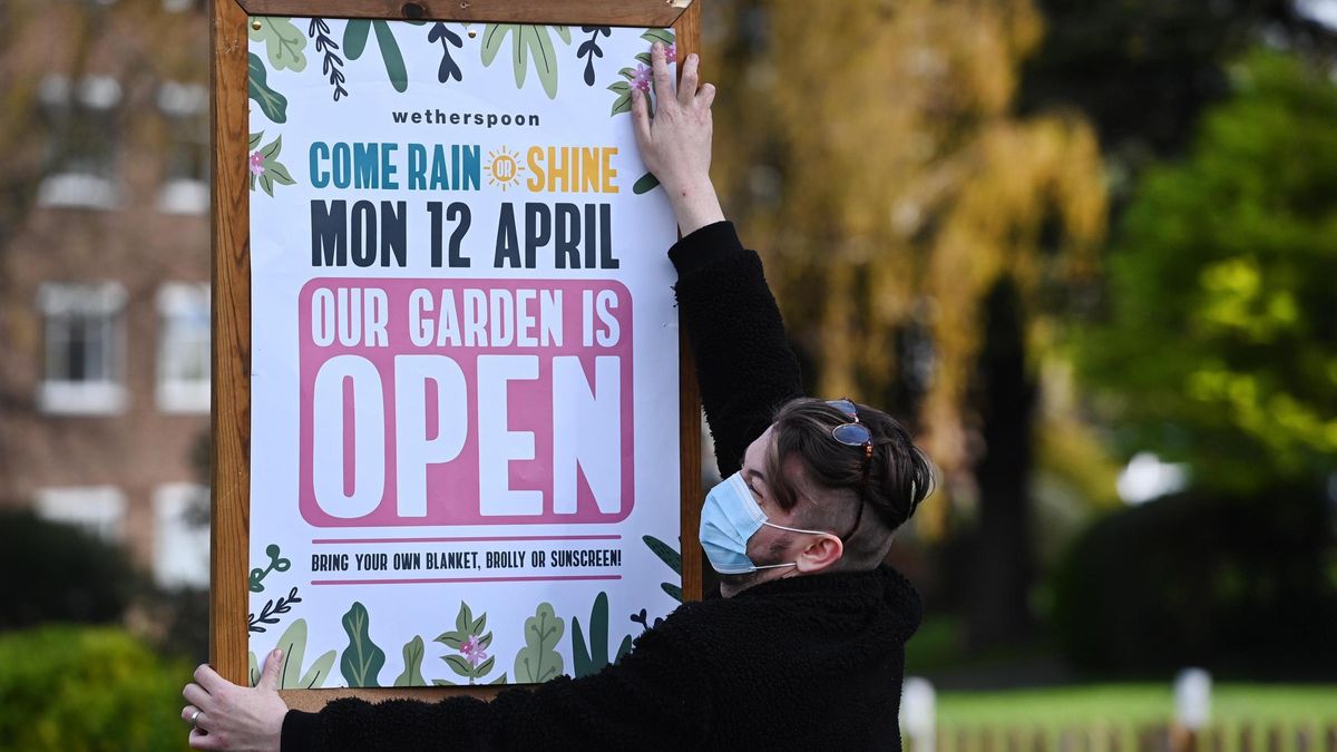 London pub reopening poster. London pub reopening poster.