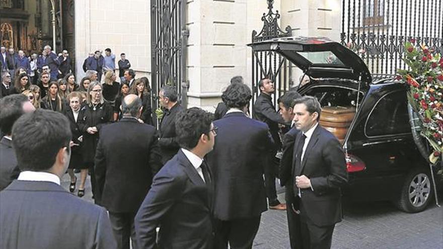 Multitudinaria despedida de María Soriano Ramos