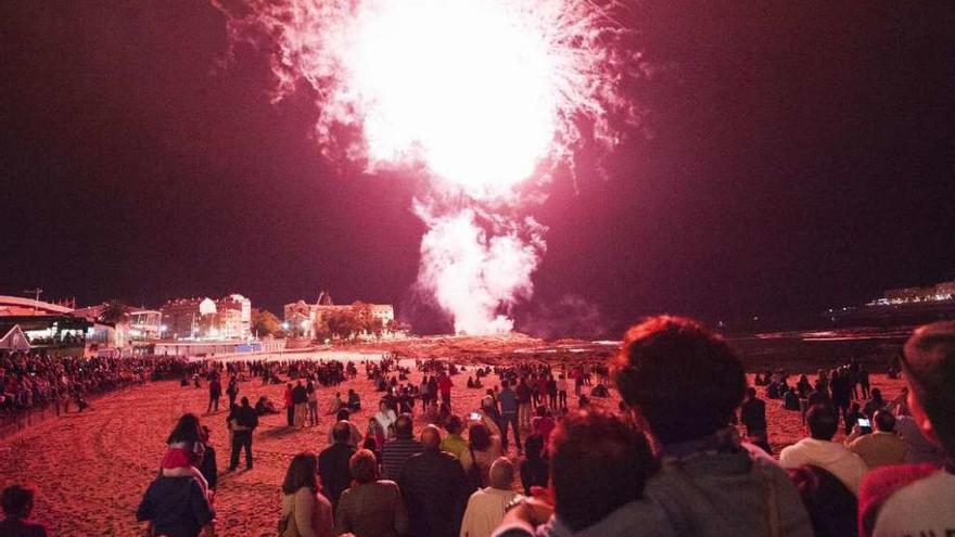 Celebración de la Batalla Naval el año pasado en la playa de Riazor.