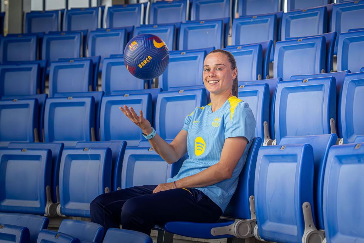 Ewa Pajor, delantera polaca del FC Barcelona Femení, durante la entrevista concedida a El Periódico con motivo del balance de la temporada y los retos del próximo curso, en Barcelona, a 30 de mayo de 2026. Deportes. AUTOR: Manu Mitru | EPC.