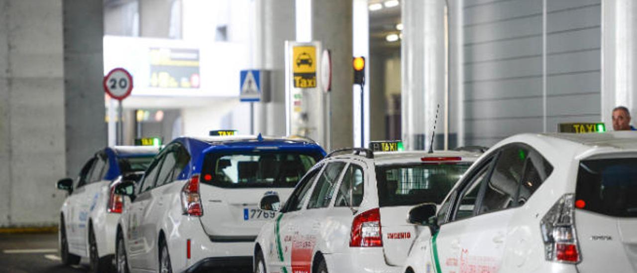 Ingenio pide la suspensión de los &#039;transfer&#039; de taxis en el aeropuerto