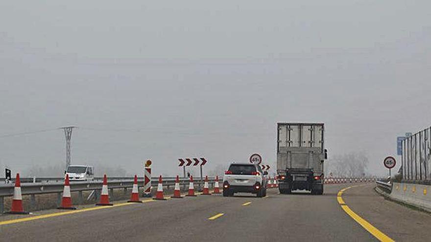 Los vehículos circulan ya por el puente de la A-66, cerrado al tráfico desde mayo