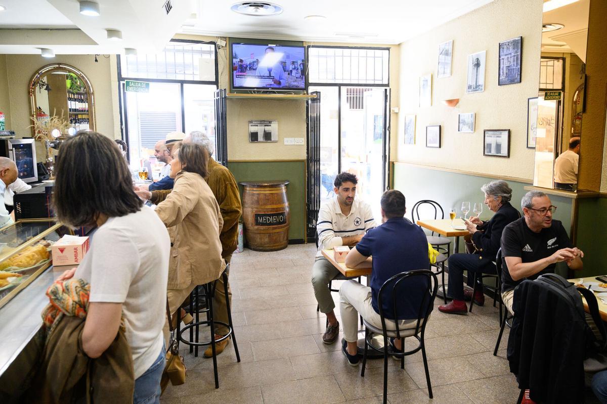 En imágenes | Casa Antonio, un clásico de Zaragoza que deja atrás su menú del día para centrarse en raciones y tapas