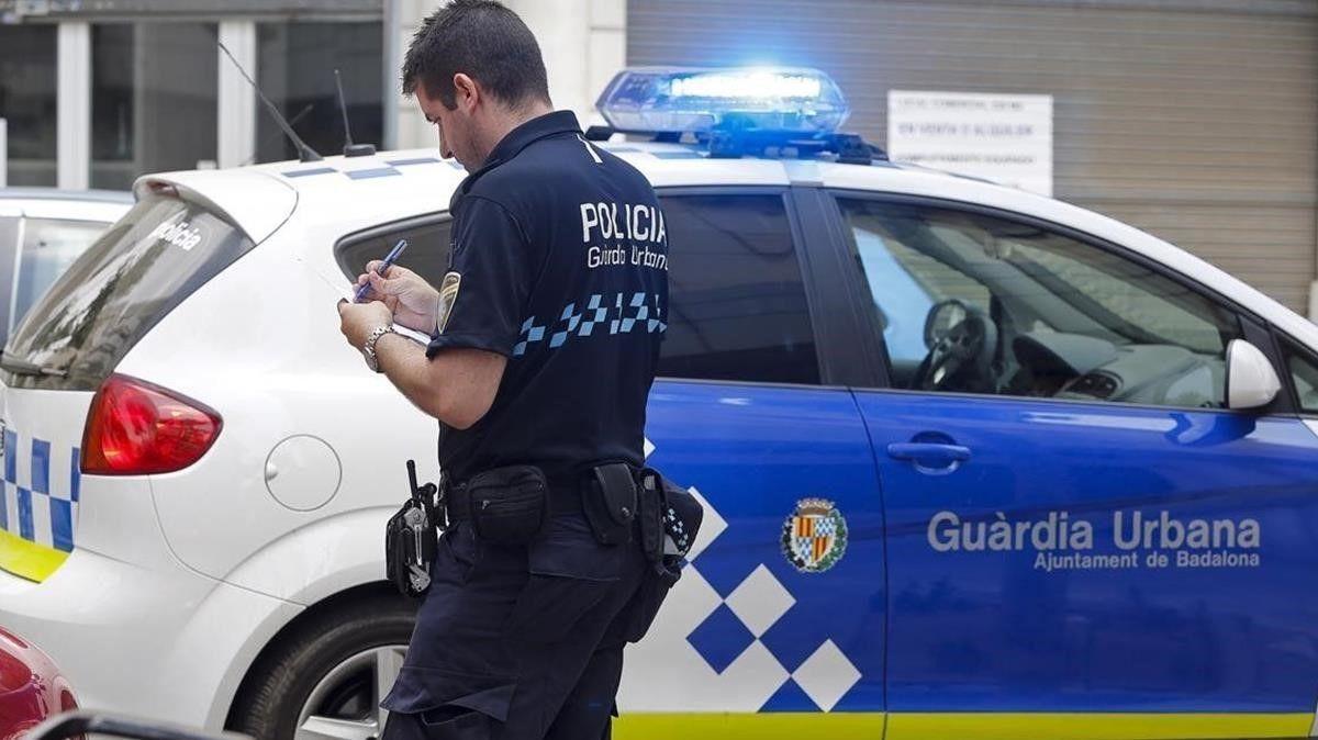 Sant Joan a Badalona: un mort per un accident, cinc policies ferits i contenidors cremats