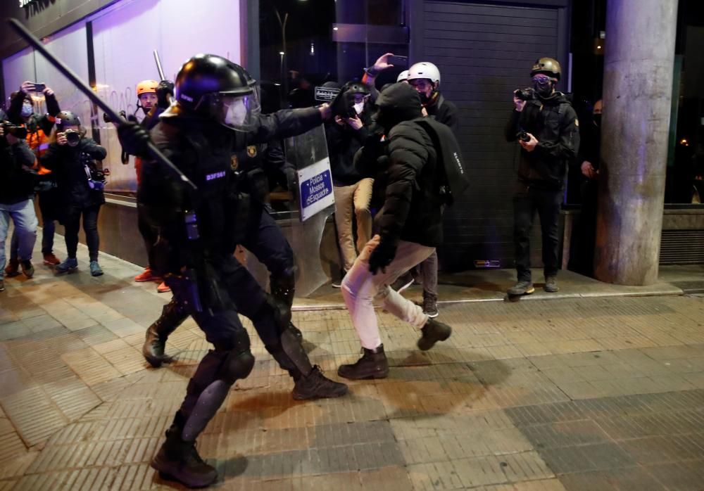 Cinquena nit consecutiva de protestes a Barcelona