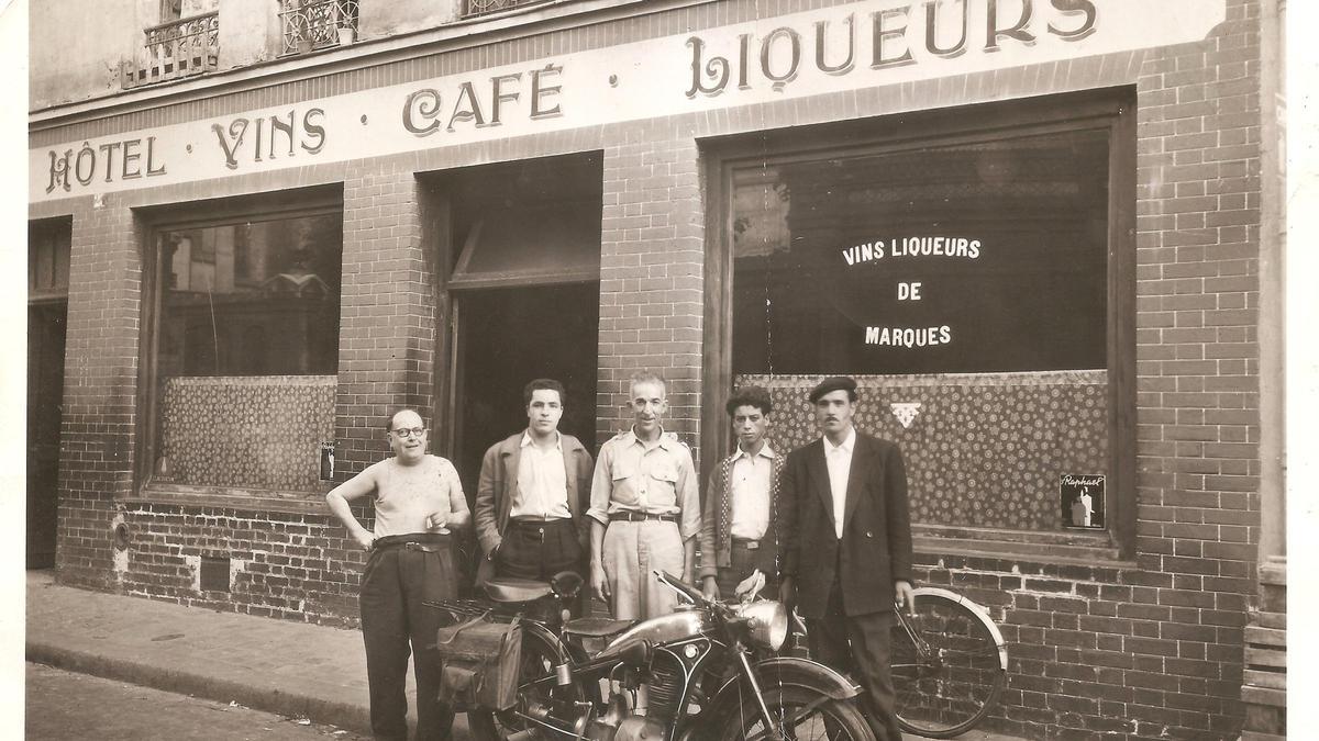 París 1952, Joaquín Duplà con algunos compañeros de deportación.