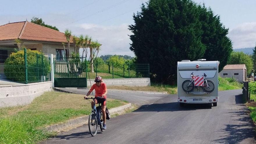 Más de cien mil euros para mejorar otros tres viales de Dena y Lores
