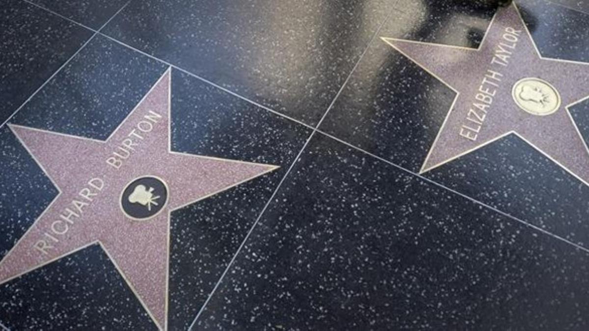 La estrella de Burton, junto a la de Liz Taylor, en el Paseo de la Fama de Hollywood.