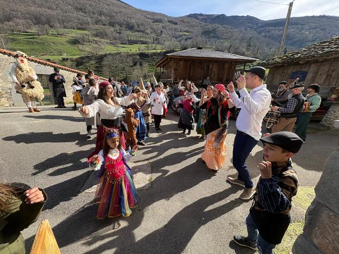 Un carnaval como los de antes en los pueblos cangueses de Sonande y Llamera