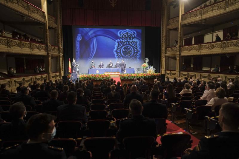 Acto de la Policía Nacional en el Teatro Guimerá