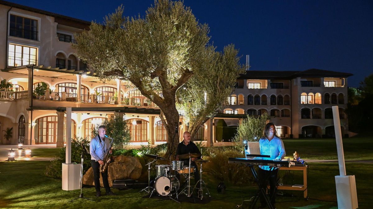 Música en directo en el hotel St. Regis Mardavall Mallorca