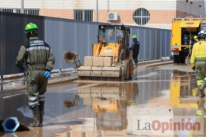 Limpian Los Alcázares tras las fuertes lluvias de los últimos días