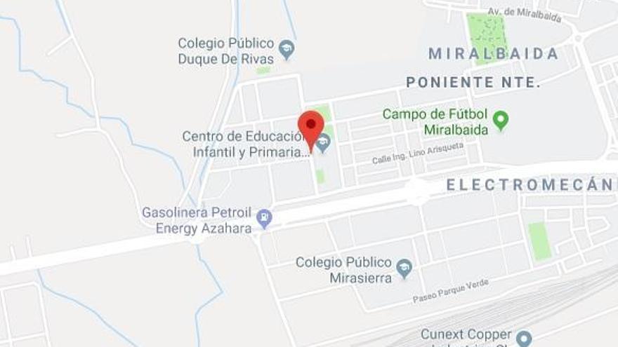 Arden dos contenedores de madrugada en el barrio de Palmeras