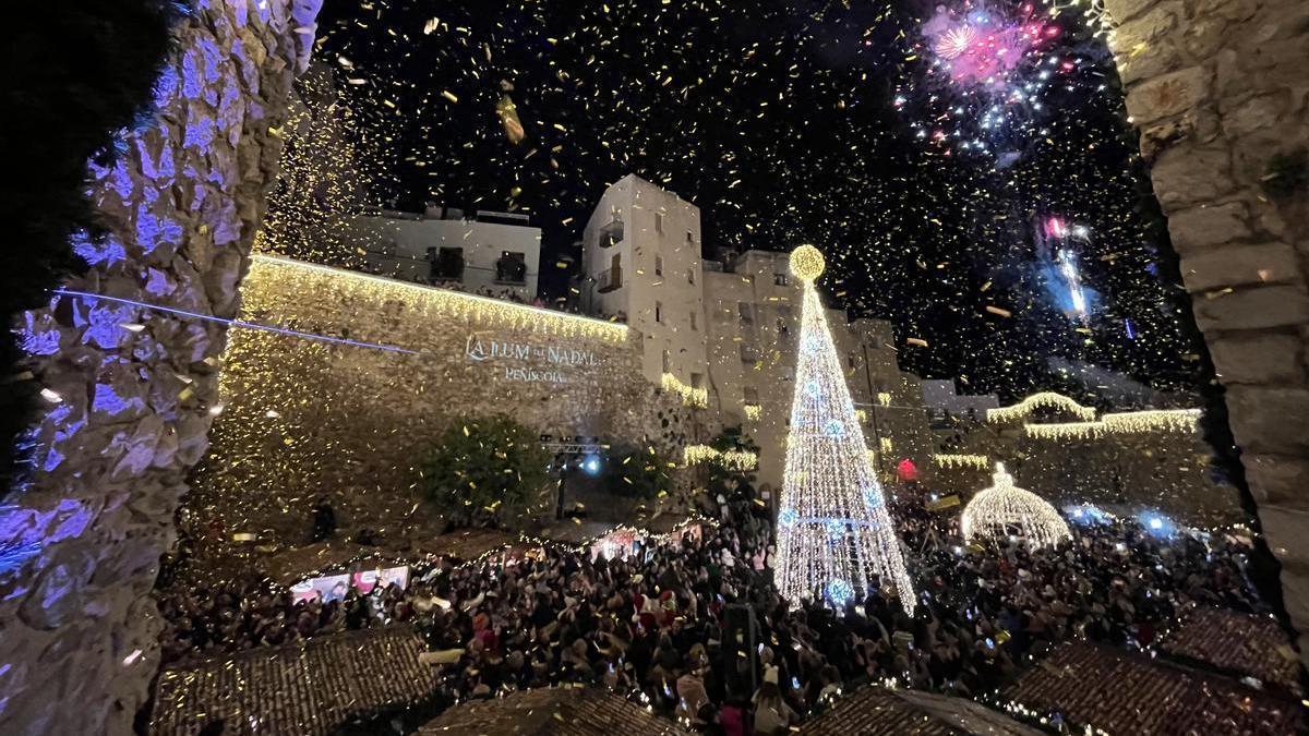La Ciudad en el Mar volvió a brillar más que nunca con el espectacular encendido de La Llum del Nadal, tras ganar el pasado año el concurso de Ferrero Rocher.
