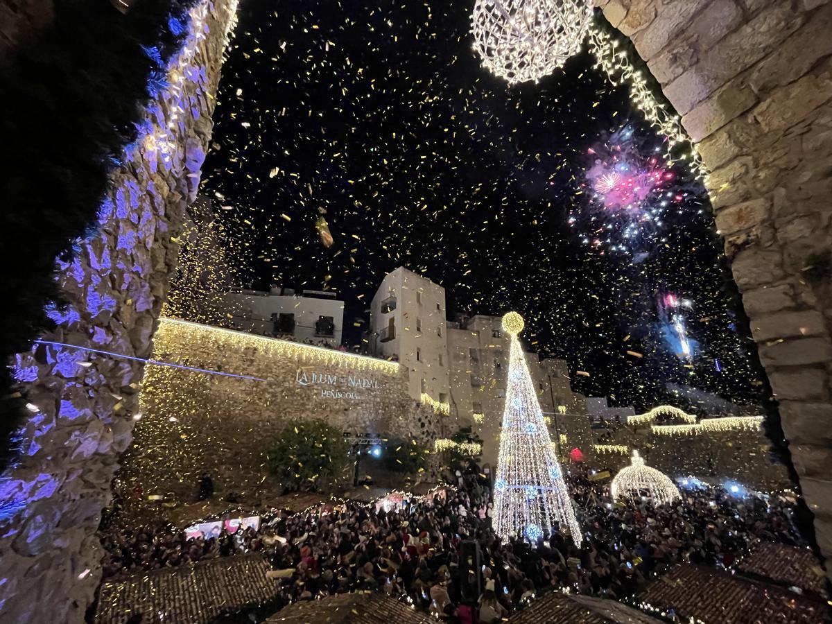 La Ciudad en el Mar volvió a brillar más que nunca con el espectacular encendido de La Llum del Nadal, tras ganar el pasado año el concurso de Ferrero Rocher.