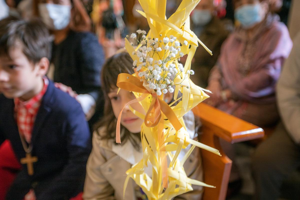 El obispo Munilla preside la procesión de las Palmas en Orihuela