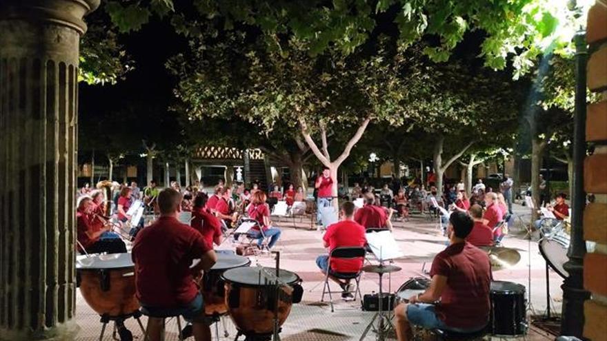 Reencuentro musical en la plaza de España