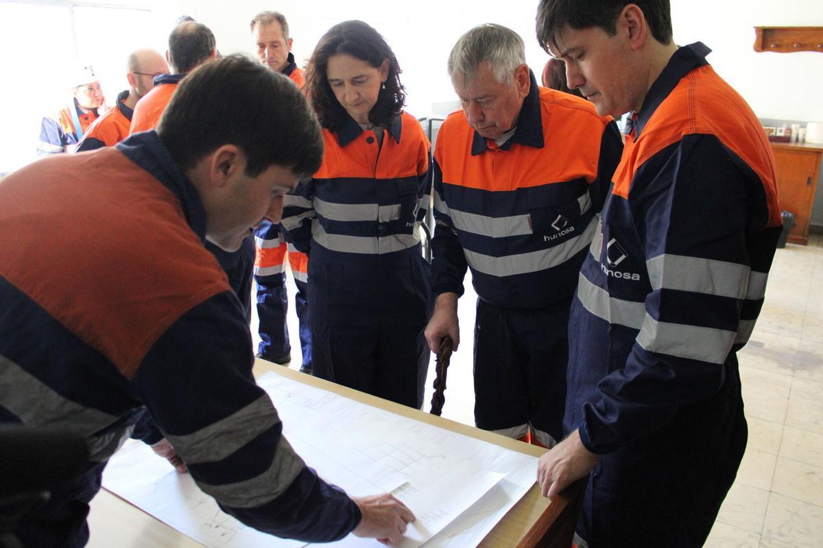 EN IMÁGENES: Visita del exdirectivo de la NASA a las minerías del pozo Santiago para hablar sobre el futuro laboratorio que podría recrear las condiciones de vida en la Luna