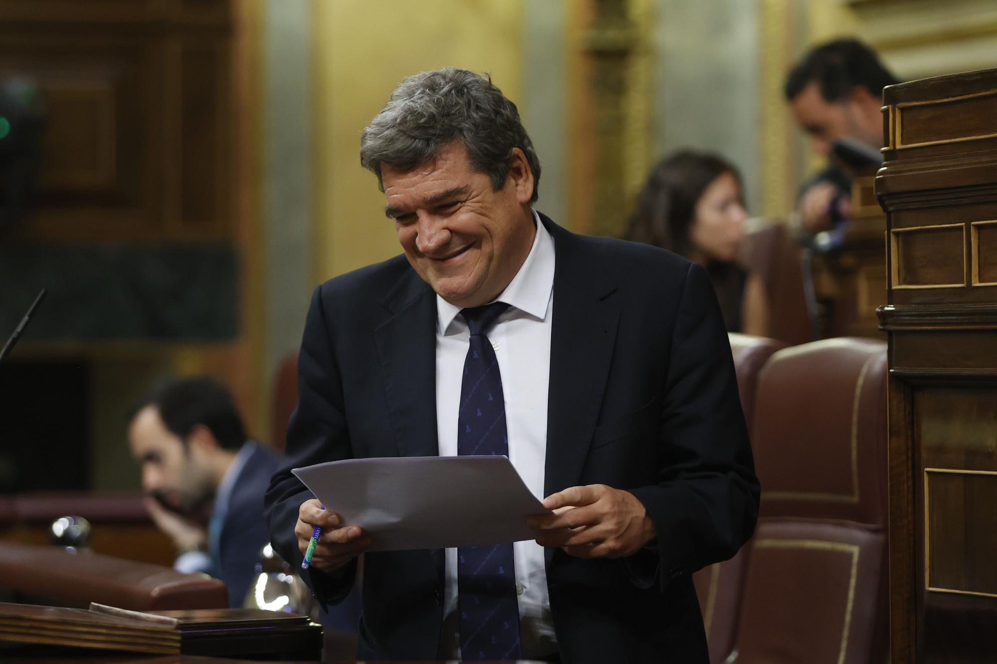 MADRID, 25/08/2022.- El ministro de Inclusión, Seguridad Social y Migraciones José Luis Escrivá interviene en la sesión extraordinaria en el Congreso de los Diputados,