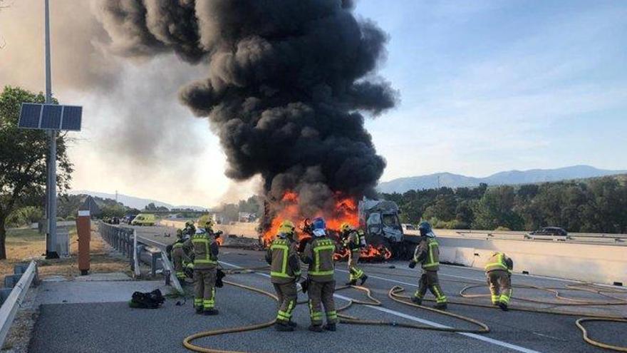 Arde sin heridos un camión de congelados en la M-40 de Madrid