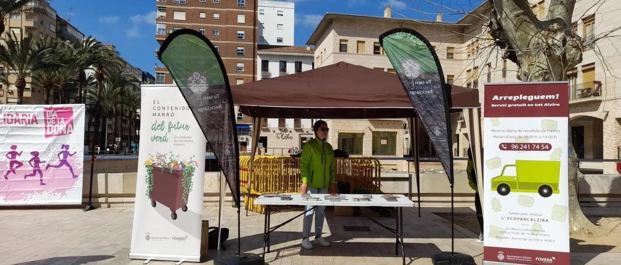 El reciclaje de la basura orgánica arranca hoy con 12.000 cubos marrones -  La Nueva España