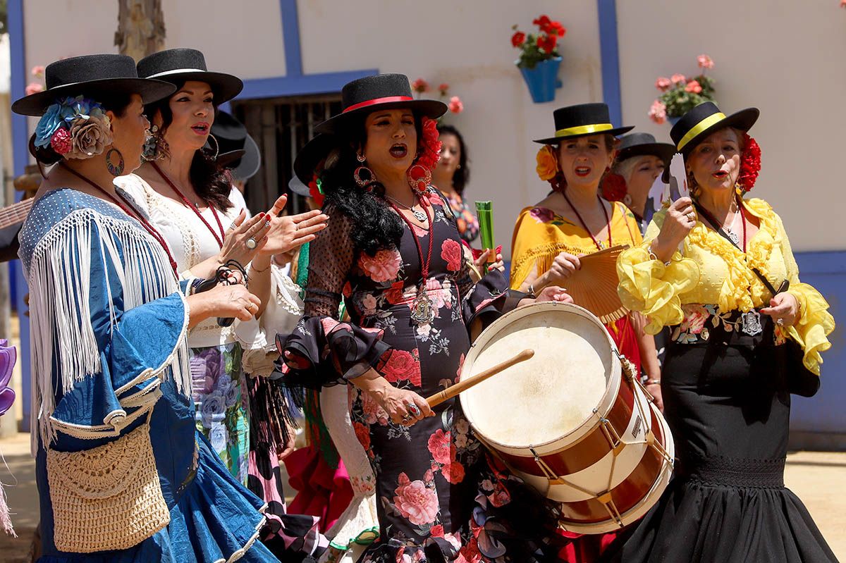 Los coros rocieros ponen la banda sonora al Arenal