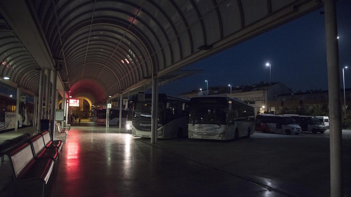 L'estació d'autobusos de Manresa es converteix en una gola de llop