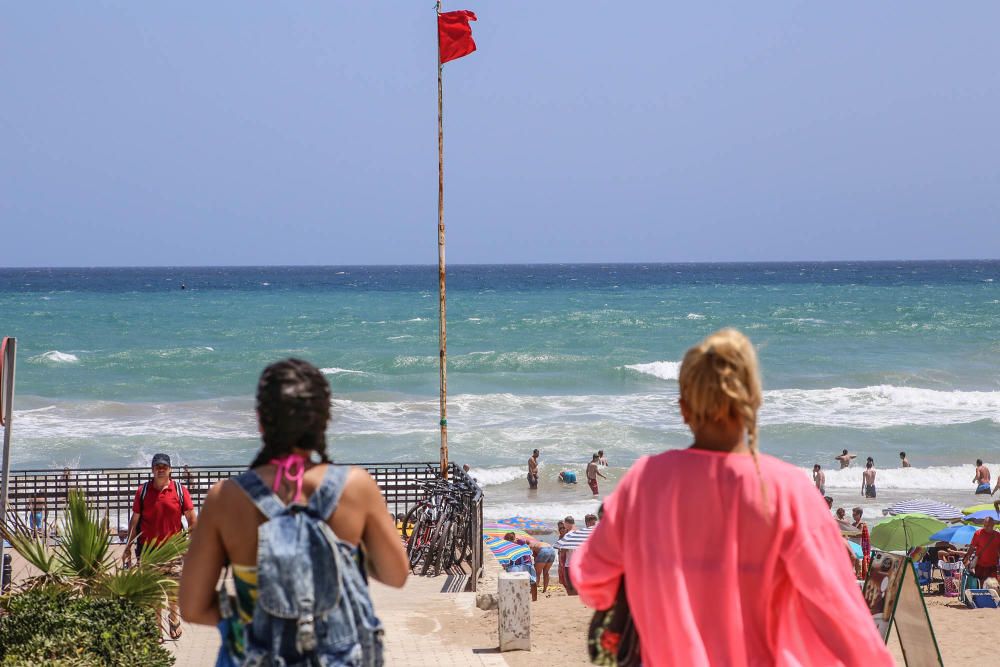 Bandera roja en las playas alicantinas