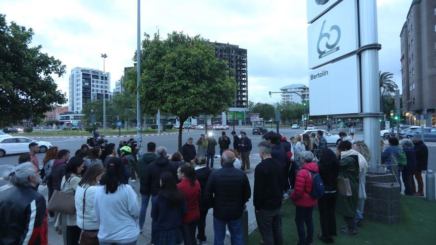 La comunidad de propietarios del edificio incendiado de València pide reabrir la causa