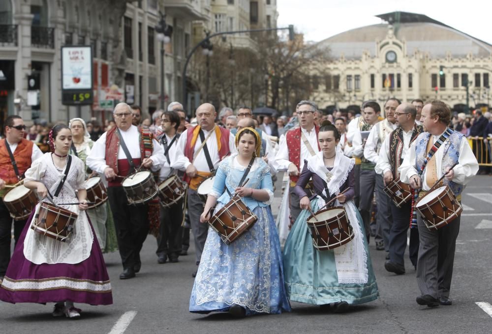 Entrada de bandas de música en el centro de Valencia