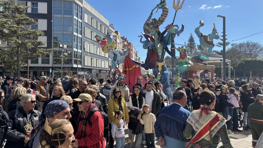 Pirotecnia Tomás hace vibrar Benicarló con la primera mascletà de las Fallas