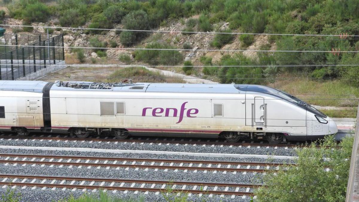 Uno los trenes Avril en la fase de pruebas este verano.   | // F. CASANOVA