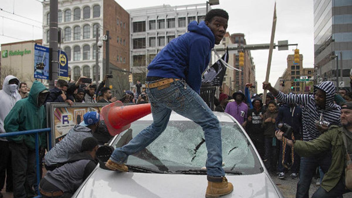 Manifestantes protestan en Baltimore por la muerte del afroamericano Freddie Gray,