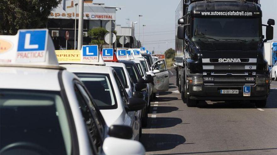 La huelga de examinadores cierra una autoescuela en Castellón