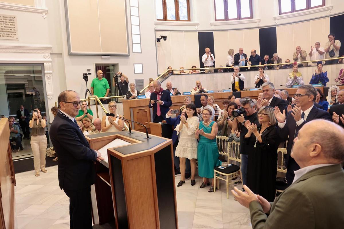 Urbina tras su discurso.