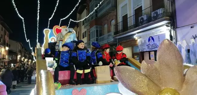 GALERÍA | Toro rebosa ilusión en la Cabalgata de los Reyes Magos