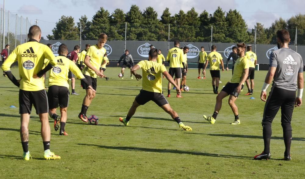 Los jugadores del Celta ultiman los preparativos antes de debutar en Liga en la temporada 2016/2017