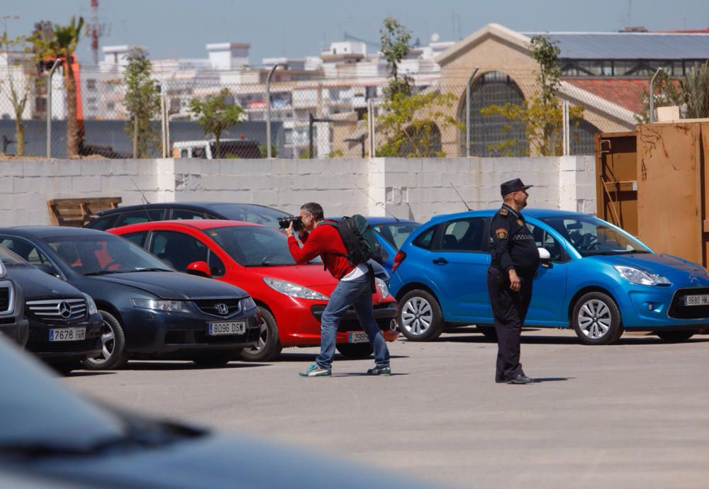 Desalojo del concesionario de coches que impide acabar Parque Central