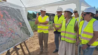 Bernabé visita las obras de caminos agrícolas en Utiel y Requena que cuentan con una inversión de 68 millones de euros