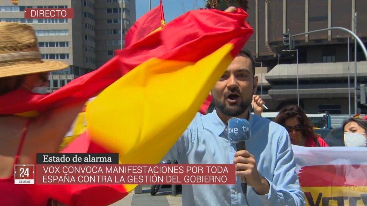 Gabriel López increpado por varios asistentes de la manifestación convocada por Vox en Madrid