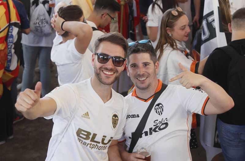 Fan zone del Valencia CF en Sevilla