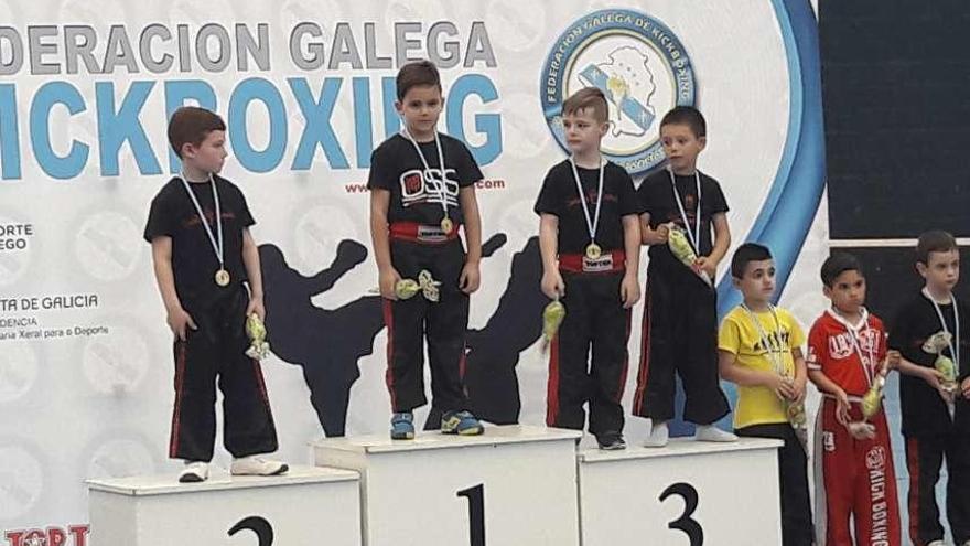 Erik Vázquez, el domingo en el cajón más alto del podio de los campeonatos gallegos. // FdV