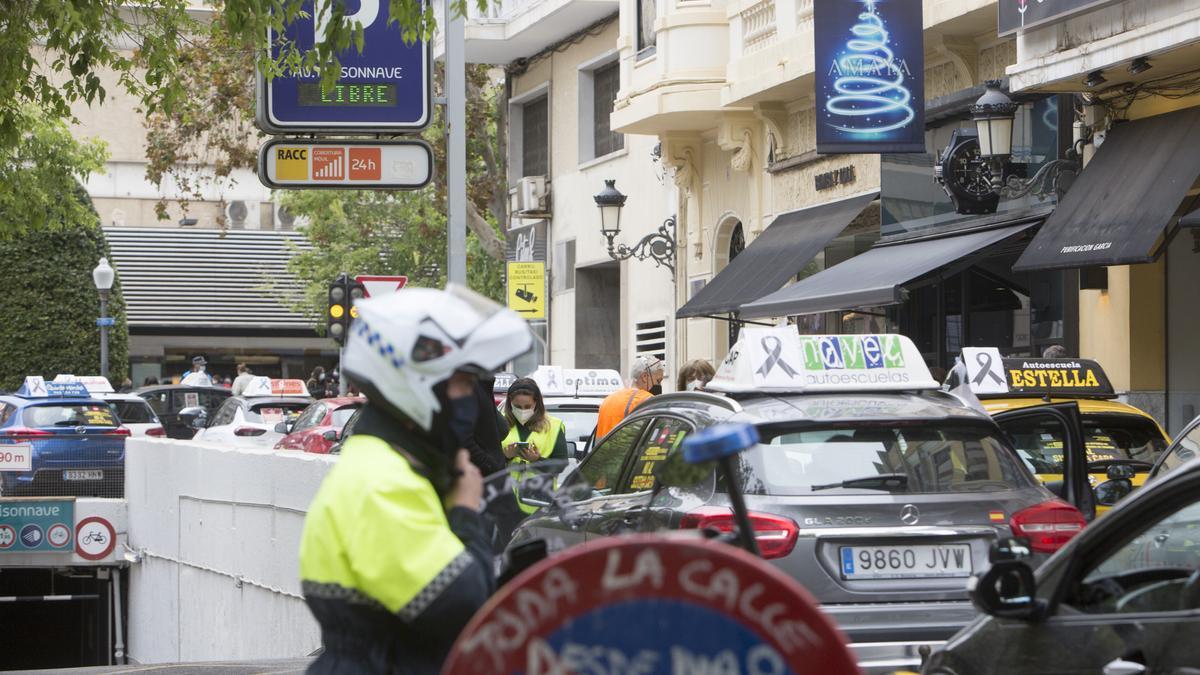 Protesta de las autoescuelas en Alicante