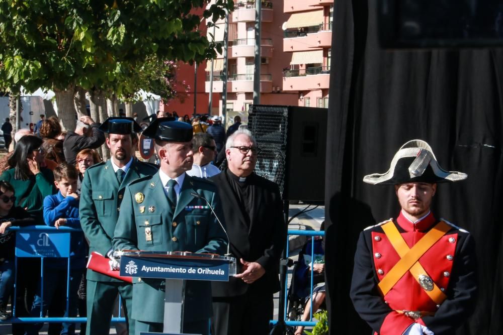 El Ayuntamiento rindió homenaje a la presencia de la Guardia Civil en Orihuela y su 175 aniversario con el descubrimiento de un monumento